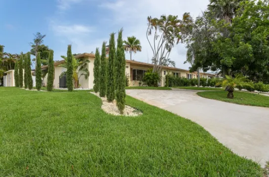 Whole Luxury Duplex with Amazing Features & Stunning Backyard