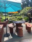 The Pottery at Reverie Gardens is your dream destination! Hotels near Landing Park