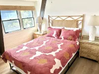 Stylish Oceanfront 70s A-Frame, Fully Renovated Outer Banks附近的飯店