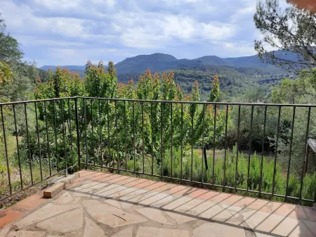 Picturesque cottage for nature lovers Отели рядом с достопримечательностью «Le château Forbin»