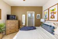 Stylish San Diego Oasis with Jacuzzi, Pool, Firepit and Close to Great Trails Hotels near Trader Joe's