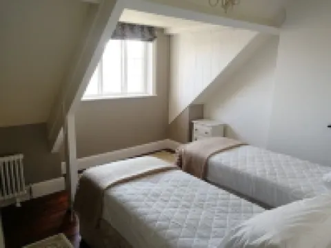 Gorgeous 3 bedroom home opposite beach 巴德利索爾特頓酒店