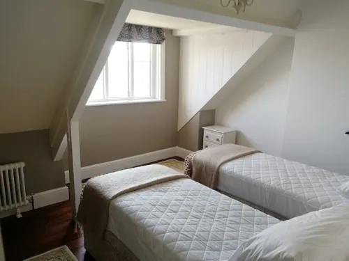 Gorgeous 3 bedroom home opposite beach Hotels in Budleigh Salterton