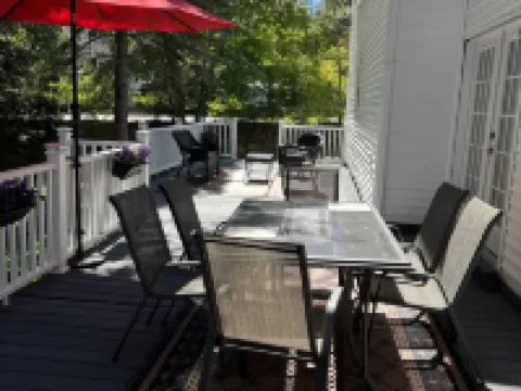 Beautiful and modern 3 Bedroom 2 full BR. โรงแรมในมาร์ลเบรอ