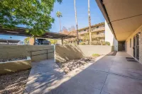 Chic Artsy Pad-Cold A/C-Old Town Entertainment Dist-Huge Heated Pool & Spa-Patio