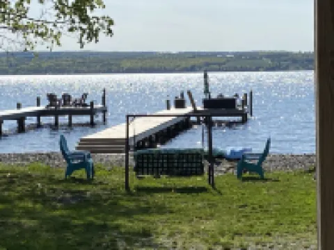 Level Seneca Lakefront Chalet-Gorgeous Sunsets 3,510 sq. ft.