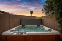 🏜🌵Good Vibes~Pool~ Hot-Tub~ GIG Wi-Fi ~Sleeps 9~Game Room ~BBQ🏜🌵
