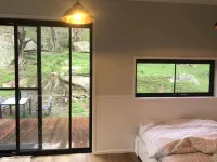 Brand new cabin with cliff views, hiking trails, heated spa, farm stay