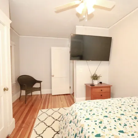 Entire House w/parking mins to Historical Boston