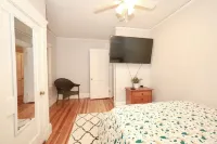 Entire House w/parking mins to Historical Boston Hotels in Everett