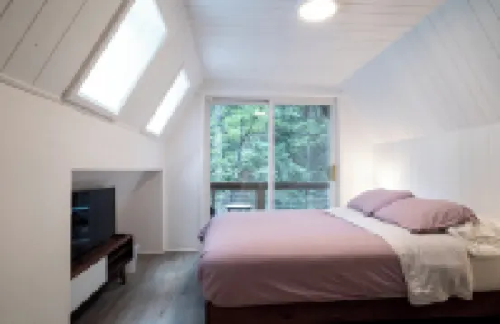 Lazy Me ~ A Magical Creek-front Cabin with Hot Tub! Private Woods