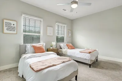 Resort POOL! - Game-Room! - 8 Min to Savannah - Free Parking!