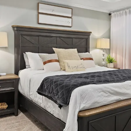 Stunning Cottage home with King bed! Pet-friendly!