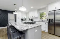 Modern Alpharetta Home-Sleeps 9