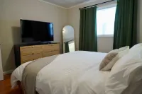 Hillside Haven with King Suite