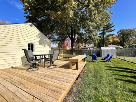 Cozy home. Newly remodeled and easy access to all that Grand Rapids has to offer Отели рядом с достопримечательностью «Парк Лемери»