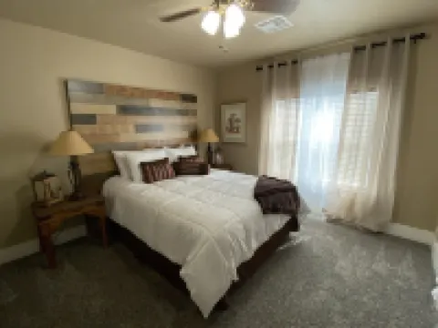 Cozy retreat with countryside views, Patch of Heaven is the place for you! Hotels in McClain County