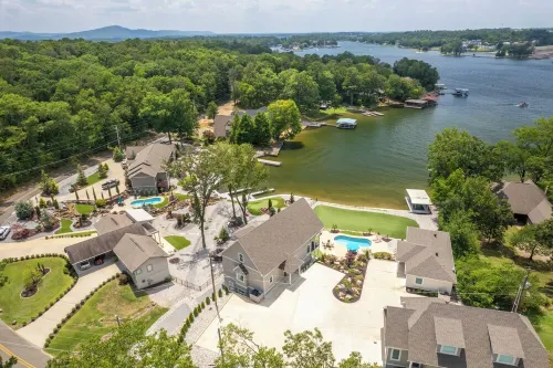 6BR Luxe Lakefront Home, Private Pool, Hot Tub, Boat Dock, Putting Green, Views