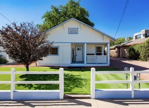 Cozy Home in Old Town on Main St 2BED-2BA Steps away from wine & food!