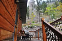 Spearfish canyon vacation home 15 minutes from Terry Peak Ski Area & Deadwood.