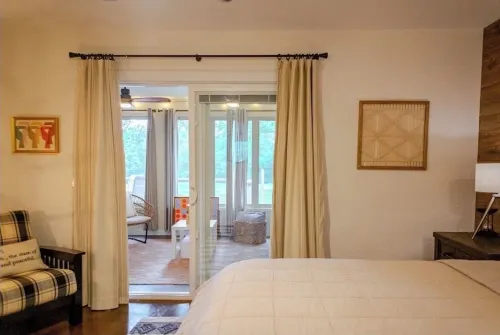 CaddyShack~ Newly remodeled townhome yards from back 40 bike trails