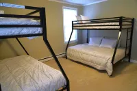 Quiet farmhouse nestled near Presbyterian College and Clinton, SC w/pool table.