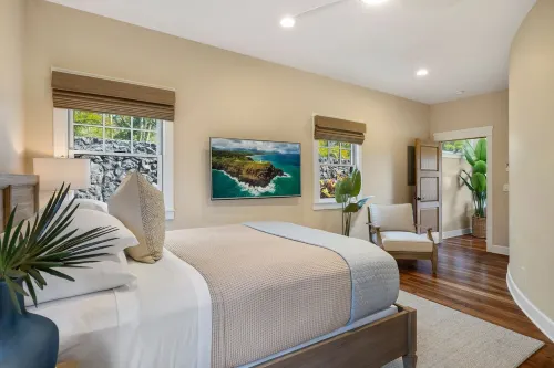 Celebrity Home Across the Street From Beach! Pool With Slide, Pickleball, Gym!