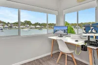 Balmoral Waterfront Escape at Lake Macquarie Hotels in Fishing Point