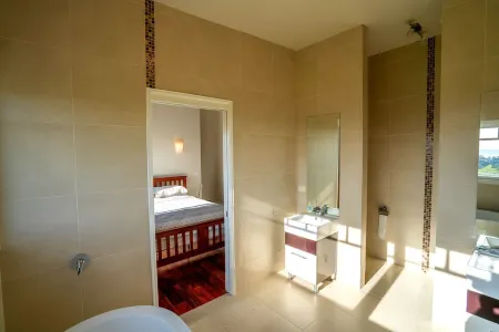 Stunning views, great walks,self contained unit Отели в г. Порт-Артур