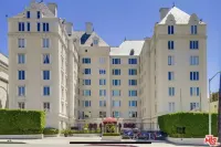 Modern Luxury Meets Hollywood Glamour