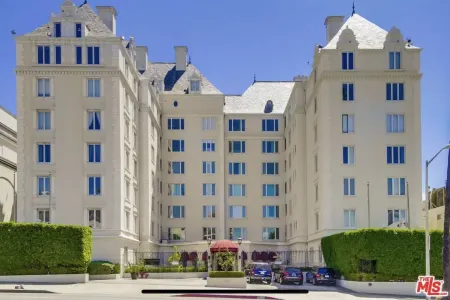 Modern Luxury Meets Hollywood Glamour Отели рядом с достопримечательностью «West Hollywood Chamber of Commerce»