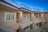 New Luxury Condo on Ocean Cliff, 2 Bedroom Suites, Full Kitchen, Living Room