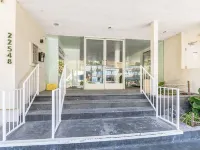 Beautiful, luxurious hideaway right on Carbon Beach in Malibu! Hotels in Malibu