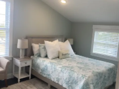 4-minute walk to beautiful Emerald Isle beach access. Hotels in Emerald Isle