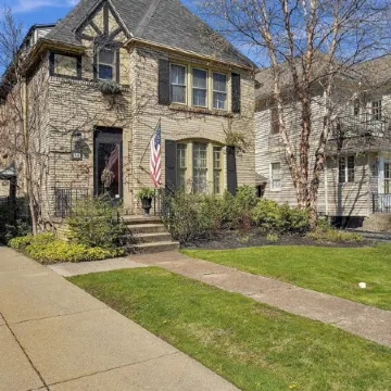 Beautiful North Buffalo Apartment