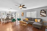 5BR 2.5BA Newly upgraded house sleeps 16