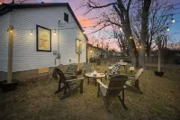 Urban Oasis: A Charming Downtown Retreat with Game Room, Firepit and Yard Games