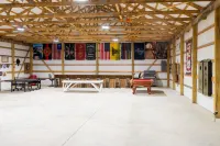 Guest house and spacious shop located between Discovery Park and Reelfoot Lake