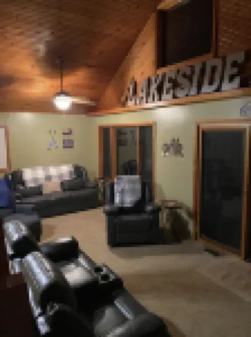 Lakeside Hideaway a spacious lodge with a lake view close to local attractions.
