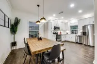 Luxurious gem with a pool, spa and outdoor kitchen