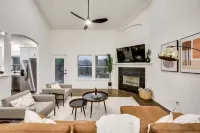 Luxurious gem with a pool, spa and outdoor kitchen
