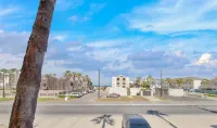 2 MIN WALK 2 THE BEACH 5 BEDS GREAT LOCATION POOL HOT TUB