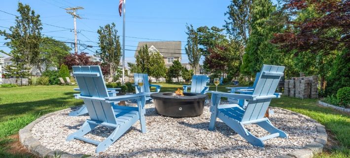 Onset Oasis_2 Min Walk to Beach, Sleeps 14, Huge Yard w/ Lawn Games & 2 Grills! Hotels in Wareham