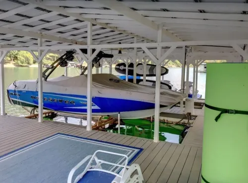 Lakefront. Spectacular Mountain and Lake Views/Dock/Private Cove. Gentle Slope.