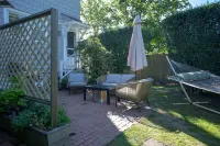 Newly Renovated 6BR with Parking & Outdoor Shower!