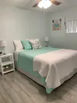Beautiful 1st floor condo at the DIPLOMAT!Steps to the beach!