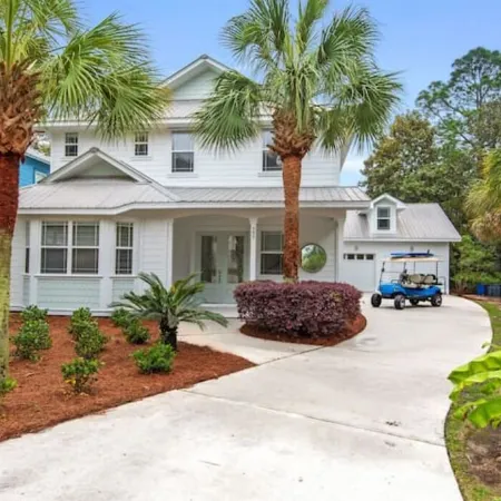 Vibe! Coastal Living Experience! Screened Pool!