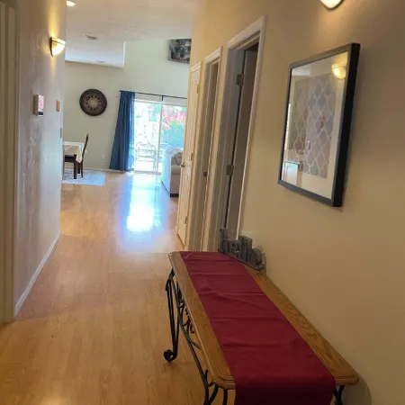 Amazing 4-bedroom: AC, WiFi, 2 car garage with river view in NW Albuquerque