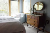 Beautiful Riverfront Getaway in the Cascade Mountains - Hytter