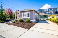 Cute cottage, peek-a-boo view close to everything Anacortes has to offer. Hotels near Little Cranberry Lake: A Avenue Trailhead